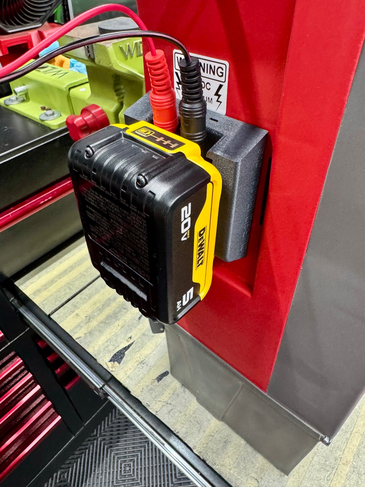 Hessaire DC18 Magnetic Battery Mount