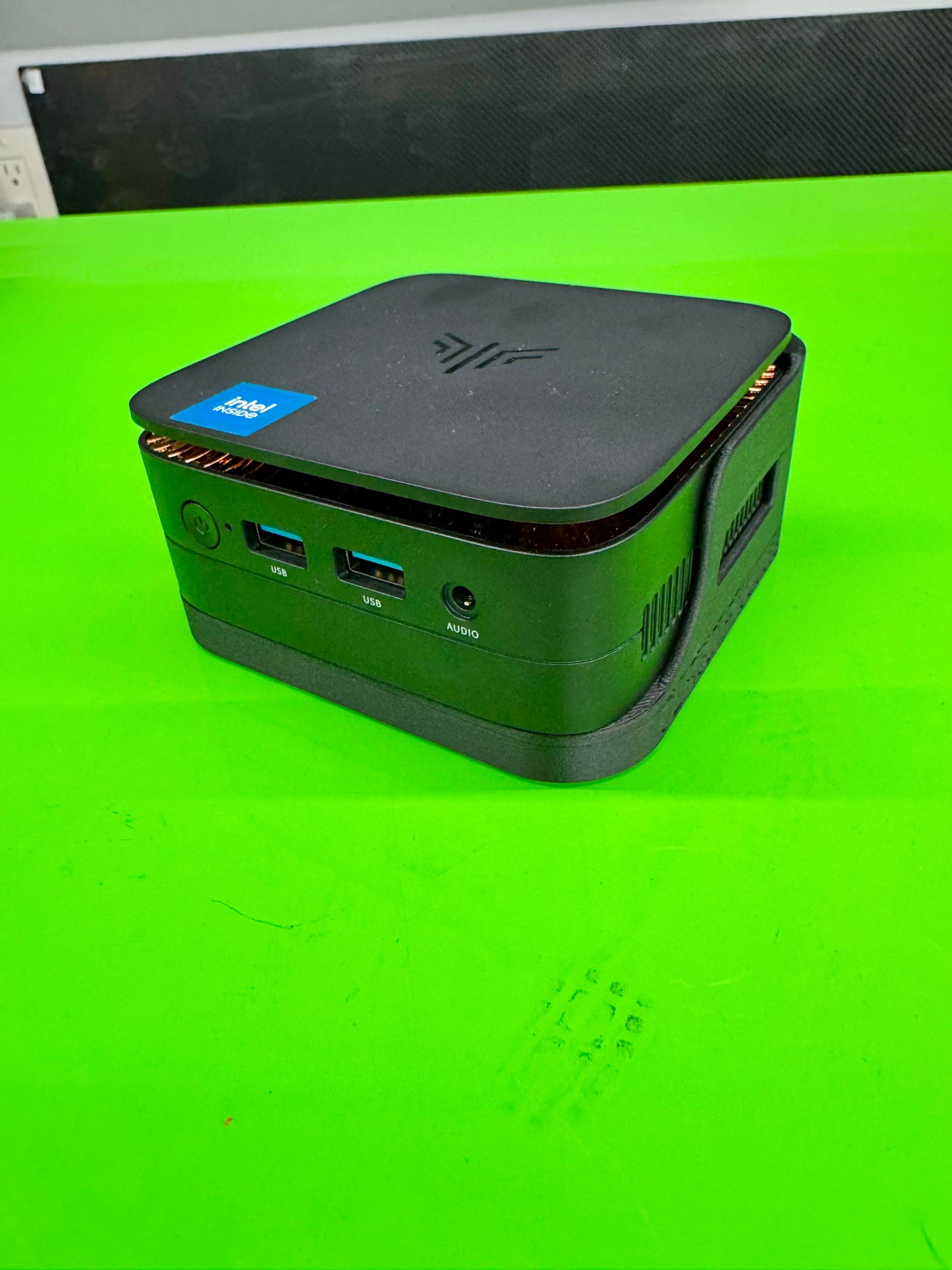 KAMRUI E1 Mini PC Magnetic Mount