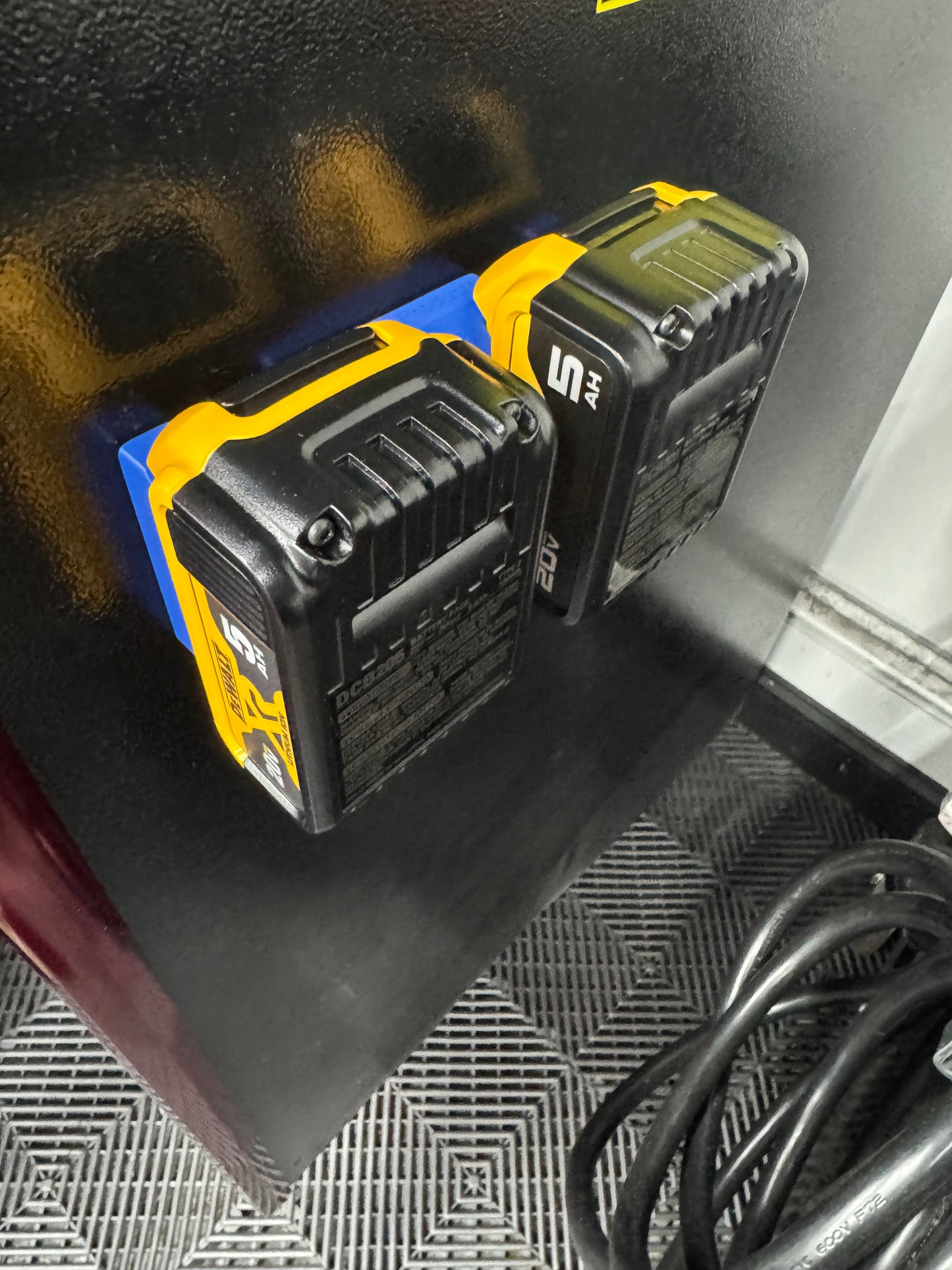 Magnetic Dewalt 20v Battery Holder
