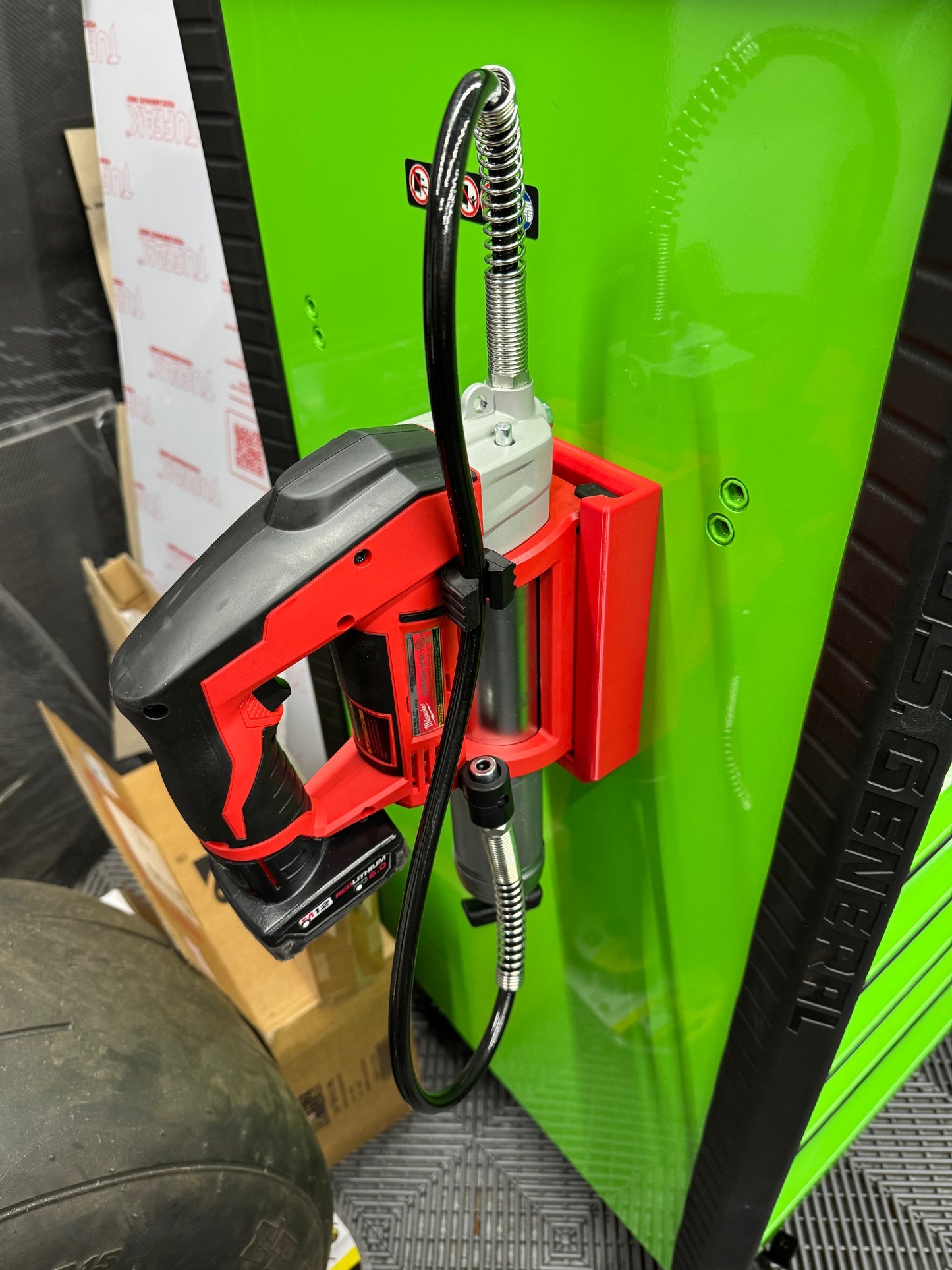 M12/M18 Magnetic Grease Gun Holder