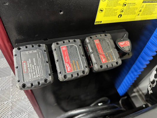 M12 Multi Magnetic Battery Holder