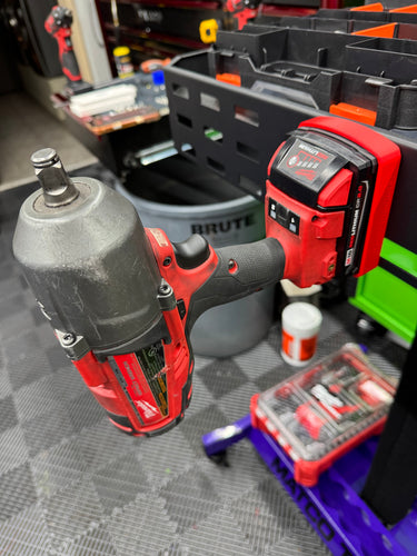 M18 Milwaukee 2.0AH Magnetic Battery Cover    CRL-MT1820