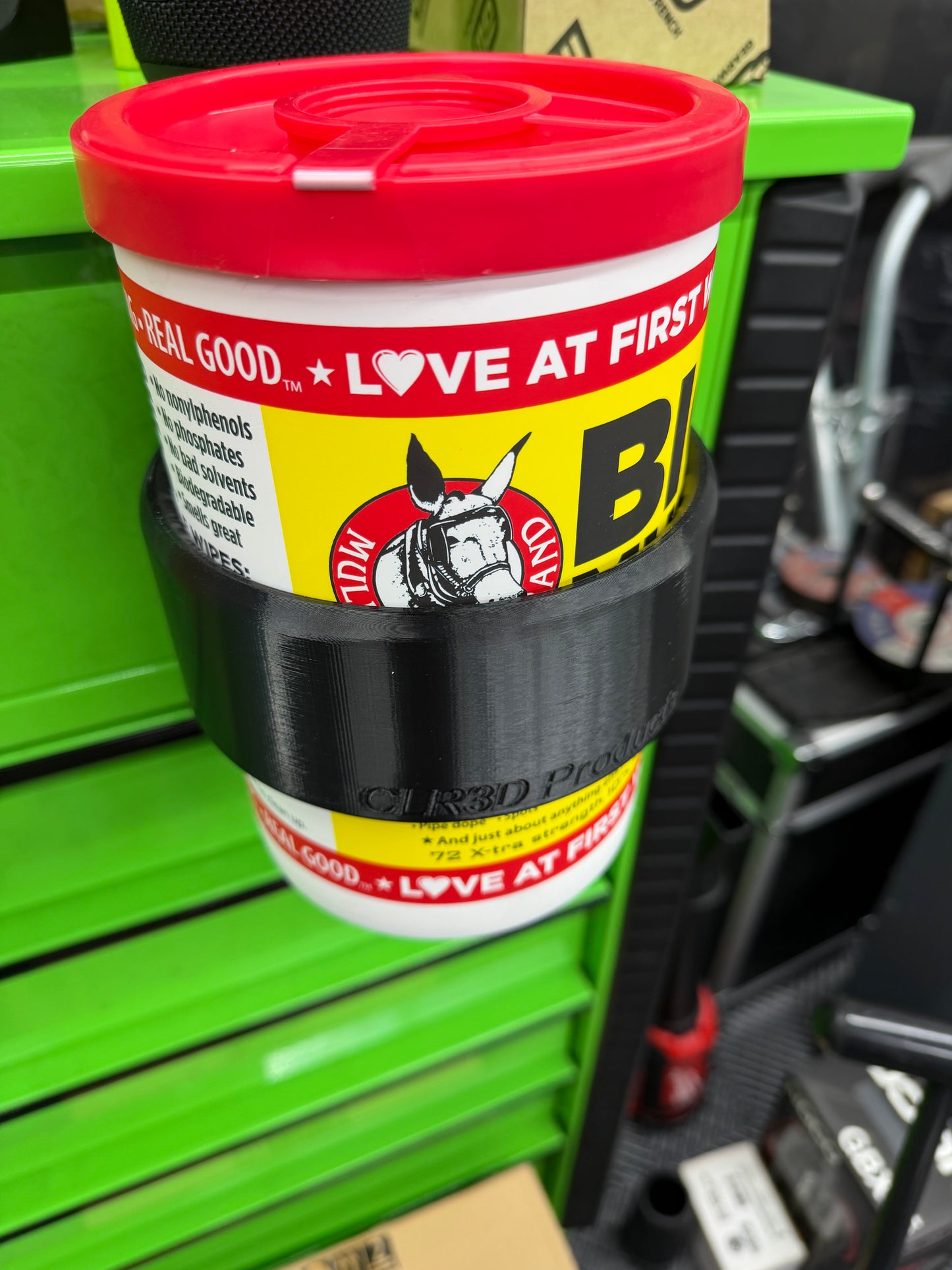 Tub O' Towels/Big Mule Wipes Magnetic Mount